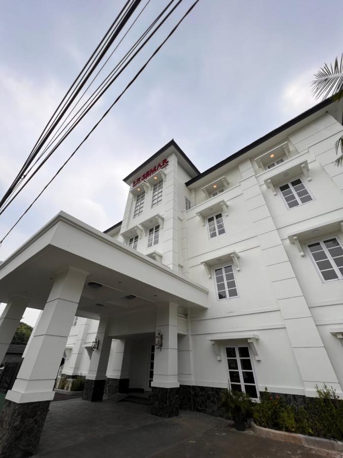 Le Semar Hotel Karawaci Dahung エクステリア 写真